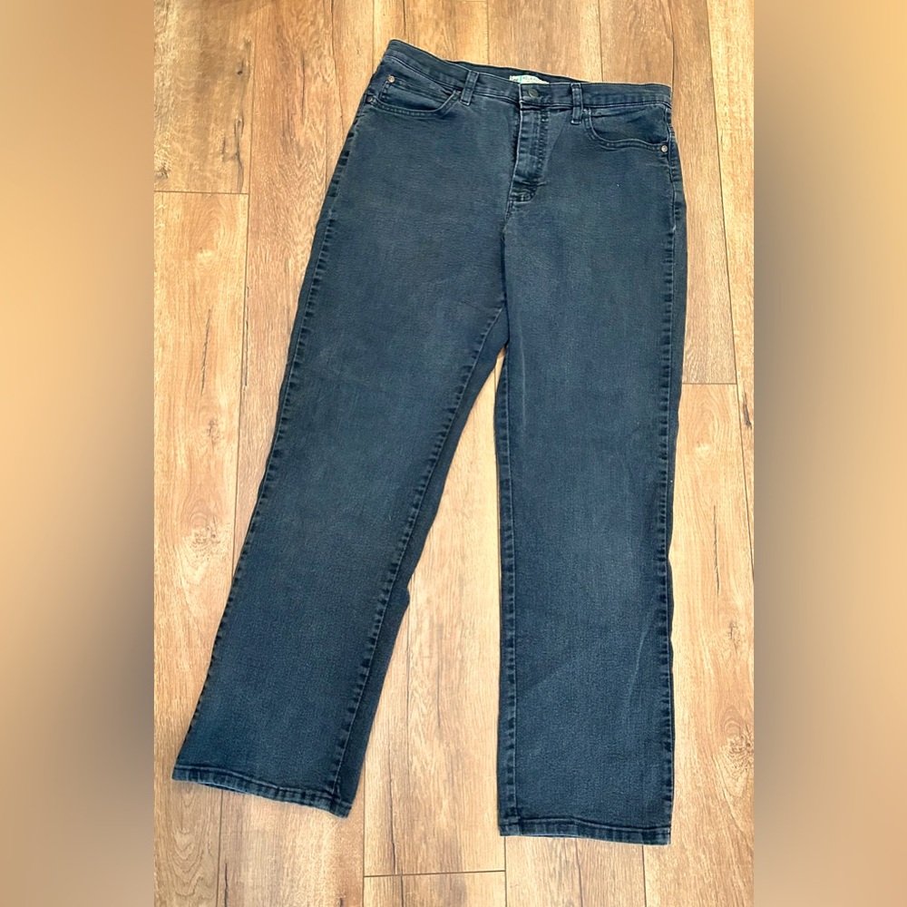 Lee women’s relaxed fit black jeans. Size 14